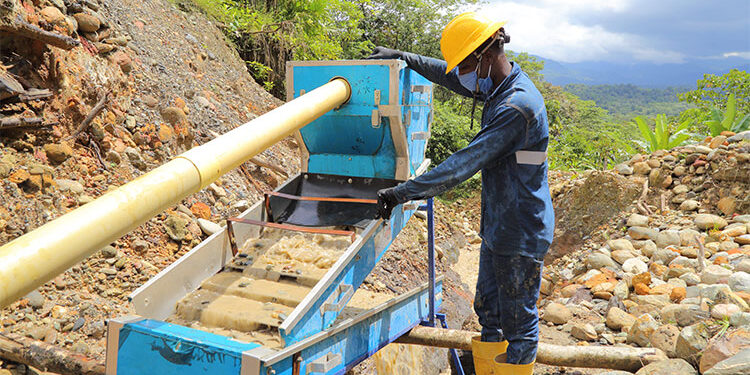 Entregan equipos de procesamiento de oro sin mercurio a mineros de Chocó