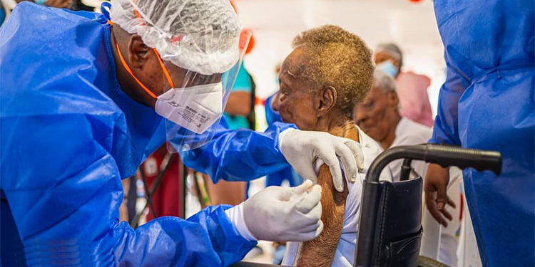 Sigue la vacunación a mayores de 80 años