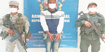 Golpeó a la mamá con una botella