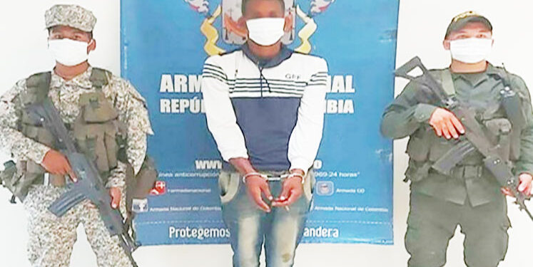 Golpeó a la mamá con una botella
