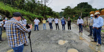 Comité Cívico visitó los trabajos de pavimentación en la vía Quibdó-Medellín