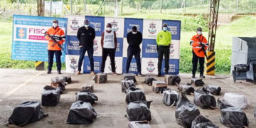 Asegurados dos hombres por transportar casi media tonelada de cocaína