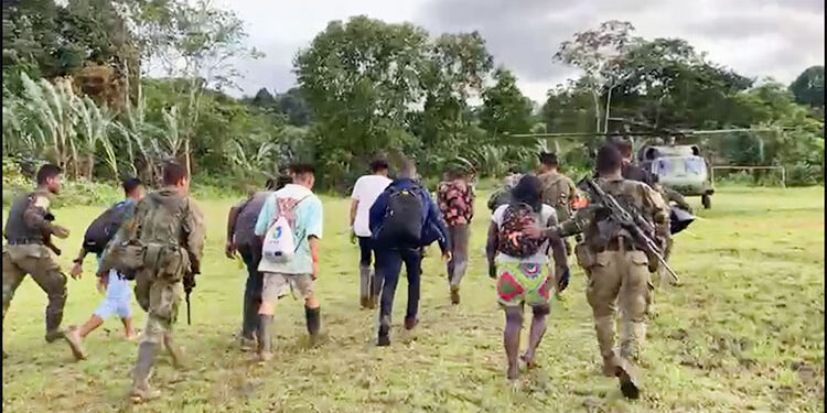 En Bojayá se entregaron siete miembros del ELN
