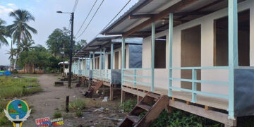 Litoral de San Juan: viviendas, motores fuera de borda y colegios indígenas