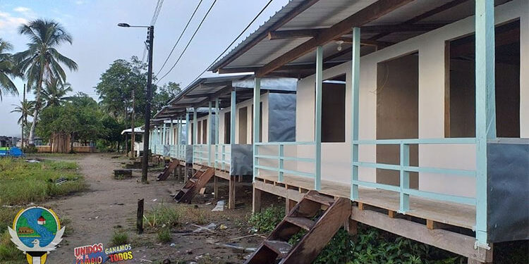 Litoral de San Juan: viviendas, motores fuera de borda y colegios indígenas