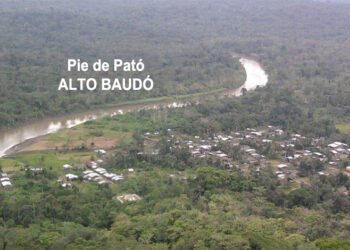 Alto Baudó: viviendas indígenas y casetas flotantes