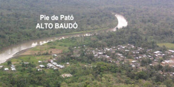Alto Baudó: viviendas indígenas y casetas flotantes