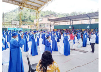 Se gradúan 48 indígenas como docentes