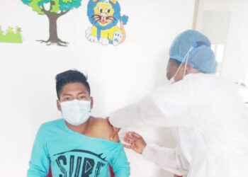 Robinson Tapí, primer indígena chocoano que se vacunó contra el Covid-19