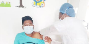 Robinson Tapí, primer indígena chocoano que se vacunó contra el Covid-19