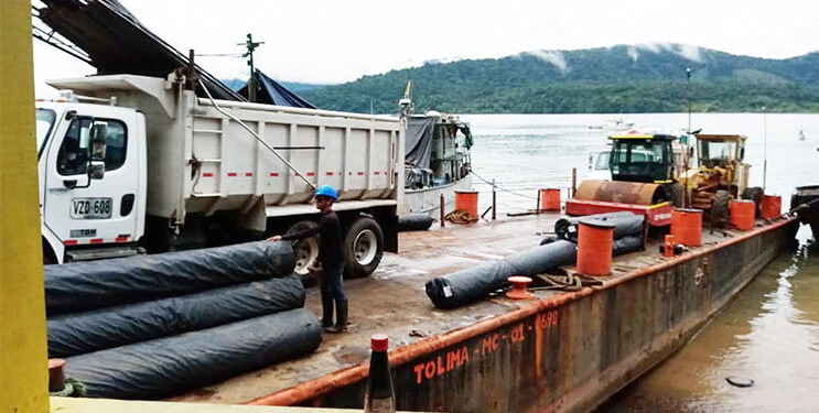 Llega a Bahía Solano primera maquinaria para vía Mutis-El Valle