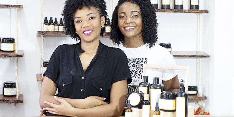 Negocio verde de dos chocoanas que revitaliza el cabello de las mujeres colombianas