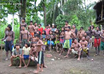 Bajo Baudó: confinados indígenas del río Docampadó