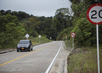 Inauguran cuatro kilómetros de pavimento en la vía Istmina-Puerto Meluk