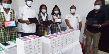 Alto Baudó: entrega de 168 tablets y 4 motores