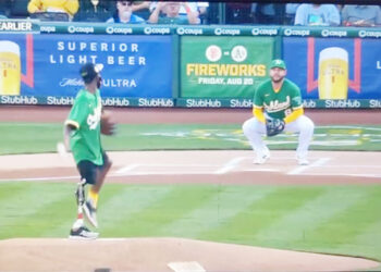 Beisbolista chocoano lanza primera bola en juego de grandes ligas de EE.UU.