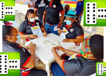 Torneo de dominó para adultos mayores