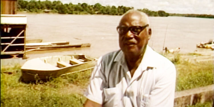 Miguel A. Caicedo con su poema ‘Negra del Bunde Amargo’