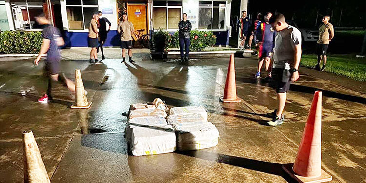 Acandí: incautan embarcación con 177 kilos de coca en Cabo Tiburón