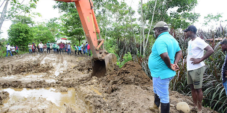 Alcalde busca mejorar la carretera Riosucio-Playa Roja