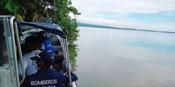 Limpieza en la ciénaga Los Manatíes