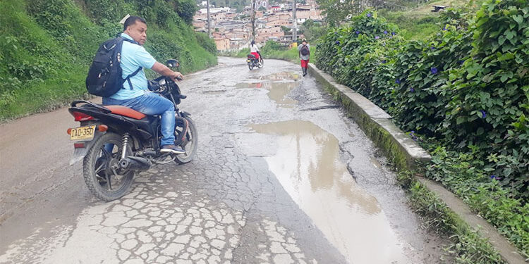 Pésimo estado de la vía El Siete-El Carmen
