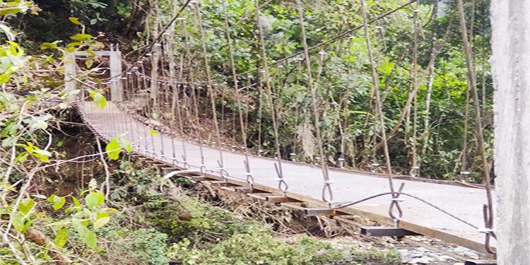 Entregan puente peatonal en Guaduas, Carmen de Atrato