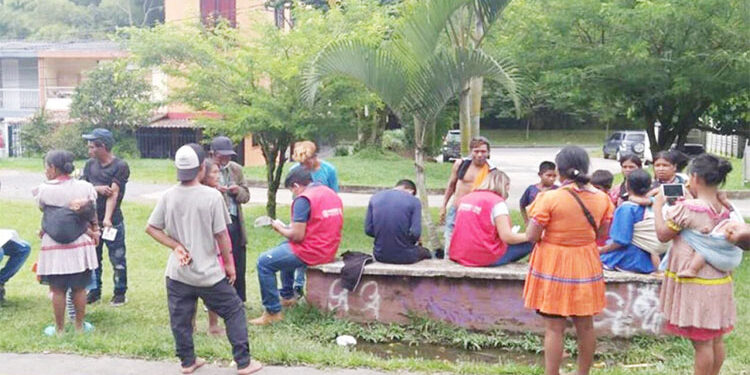 Indígenas de Aguasal llevan más de un mes en un parque de Pereira