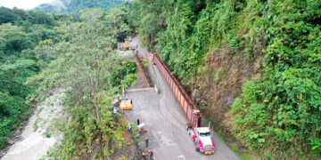 Instalaron vigas gigantes para viaducto en Peñas del Olvido