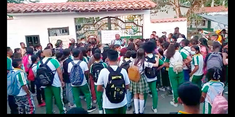 Protesta en Bajirá: piden cambio de rector