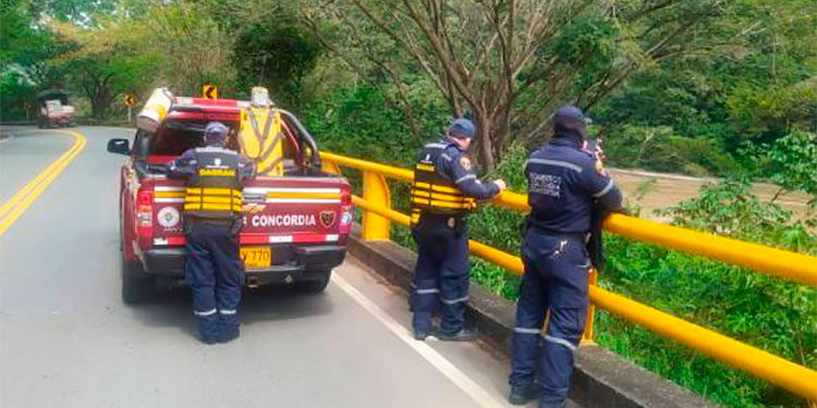No encuentran a las cuatro personas que cayeron al río Cauca