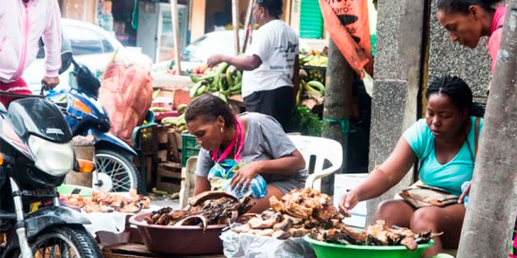 Certifican en higiene y manipulación de alimentos a 80 vendedores estacionarios de Quibdó