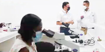 Inauguran dos laboratorios de biología molecular y uno de entrenamiento