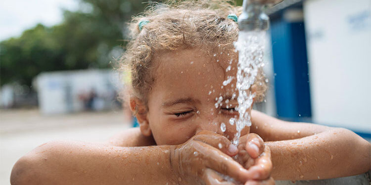 Día Mundial del Agua: programas de agua potable para niños del Chocó
