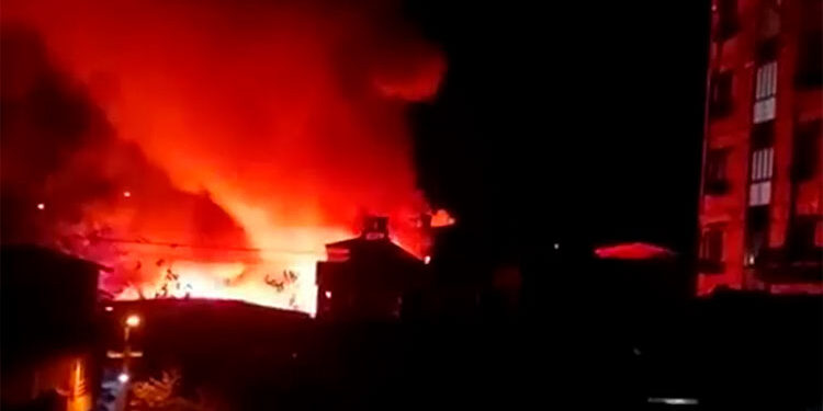 Diez viviendas destruidas por incendio en el barrio La Aurora