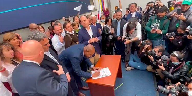 Luis Gilberto Murillo se inscribió como fórmula vicepresidencial de Sergio Fajardo