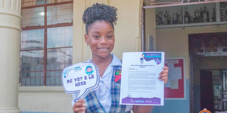 La niña Aynhara Mena fue invitada a conocer el centro espacial de la Nasa