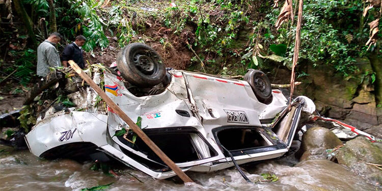 Así quedó la buseta accidentada en Carmen de Atrato