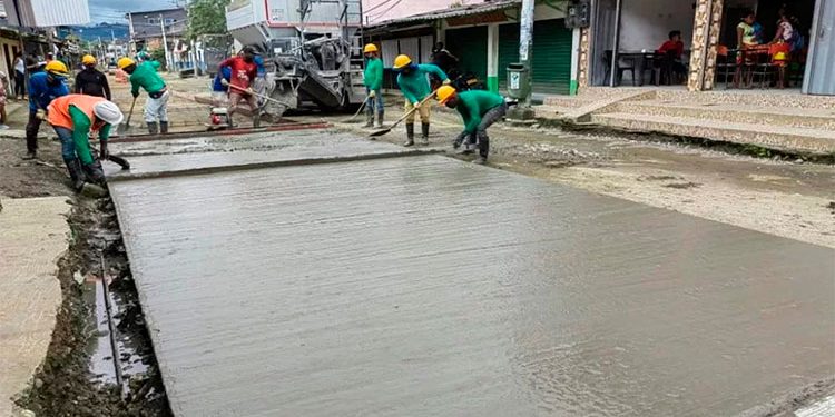 Nuquí: avanza la pavimentación del barrio Bellavista