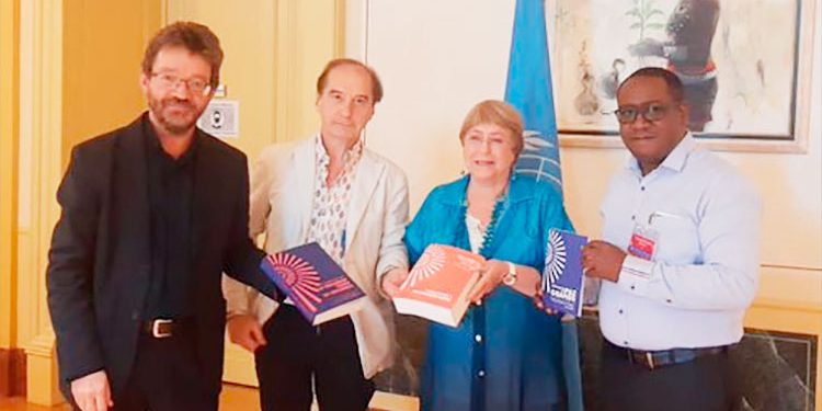 En Ginebra, Suiza, Leyner Palacios entregó el informe de la Comisión de la Verdad