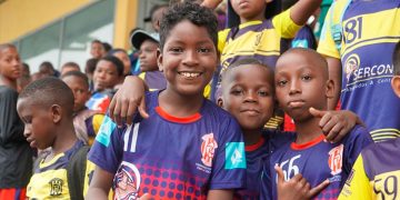 Donan mil pares de guayos a niños de Quibdó y Cértegui