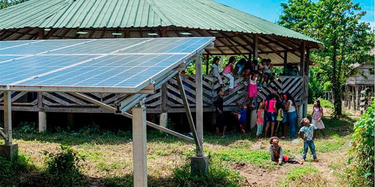 Indígenas de Carmen de Atrato y Unguía recibieron paneles solares