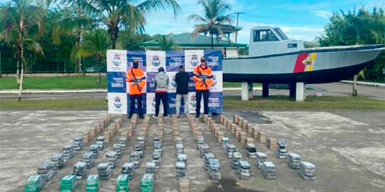 Incautan cargamento de coca al frente de Cabo Tiburón