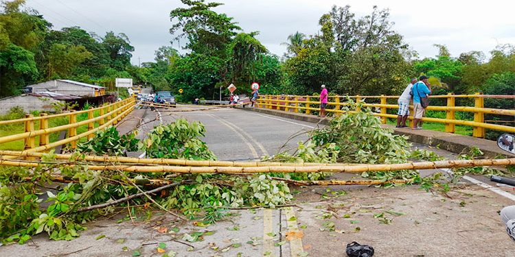 Protesta y cierre en Tutunendo de la vía Quibdó-Medellín