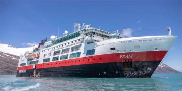 Nuevo crucero con turistas arribó a Bahía Solano