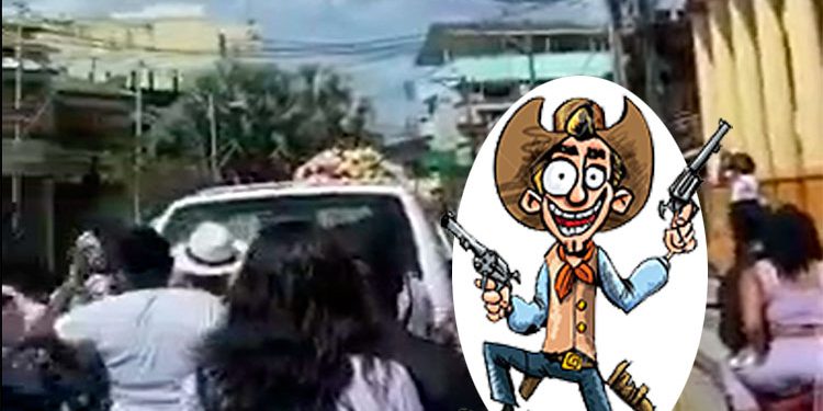 Quibdó: sepelio con tiros al aire al frente de la alcaldía