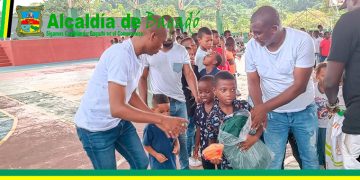 Niños y niñas de Bagadó reciben regalos de navidad