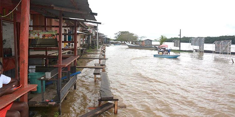 Más de cinco mil familias damnificadas por inundaciones en Carmen del Darién