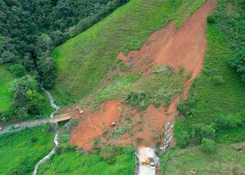 Cerrada la vía Quibdó-Pereira por derrumbe entre Santa Cecilia y Pueblo Rico