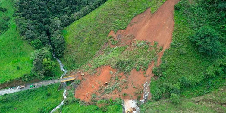 Cerrada la vía Quibdó-Pereira por derrumbe entre Santa Cecilia y Pueblo Rico